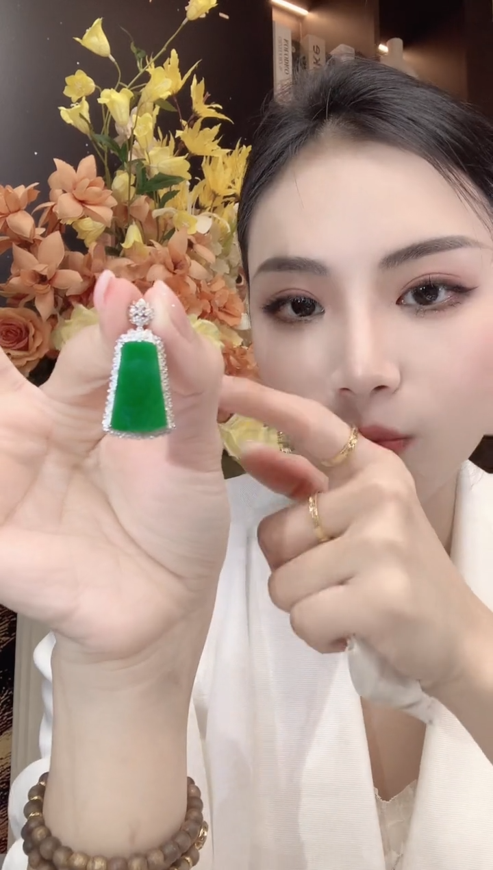 吊坠(不含链)18K金镶嵌翡翠A82