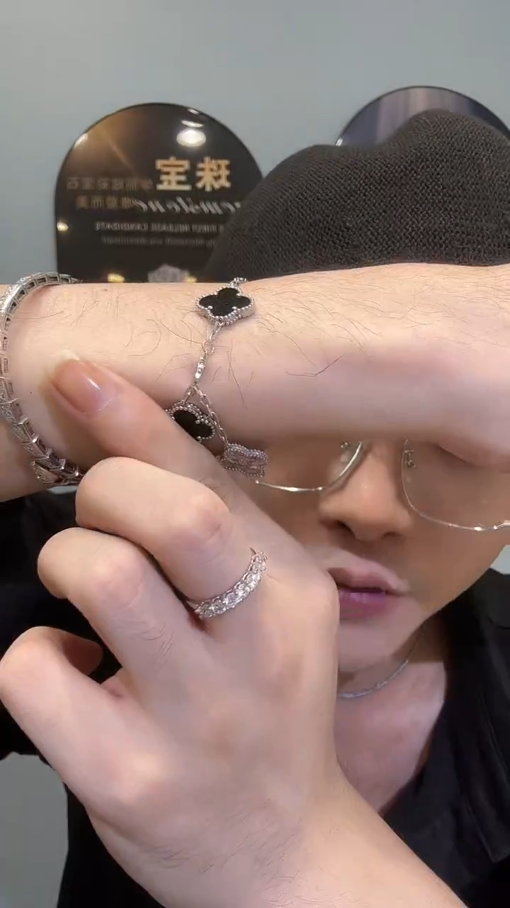 18K金镶嵌手链钻石多样性发一 