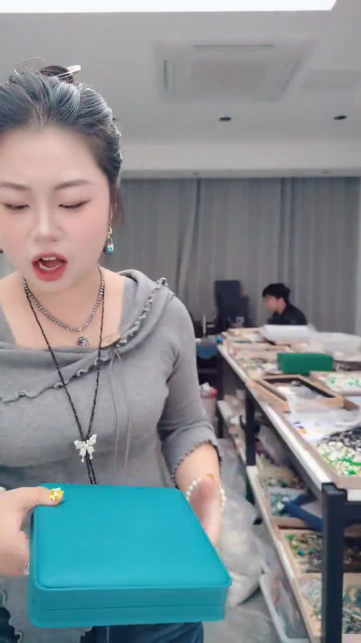 羽毛洢*1204绿色盒子