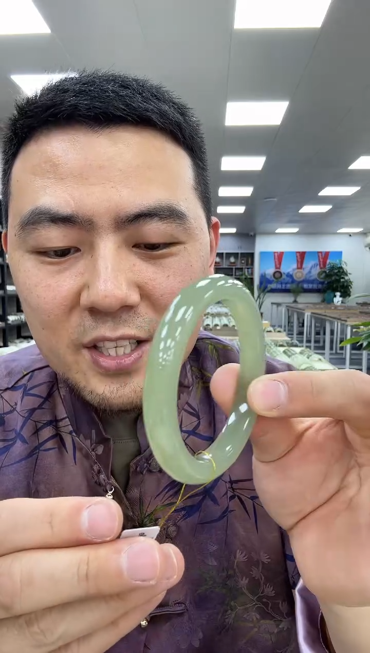 【闪购商品】和田玉手镯未镶嵌56  681
