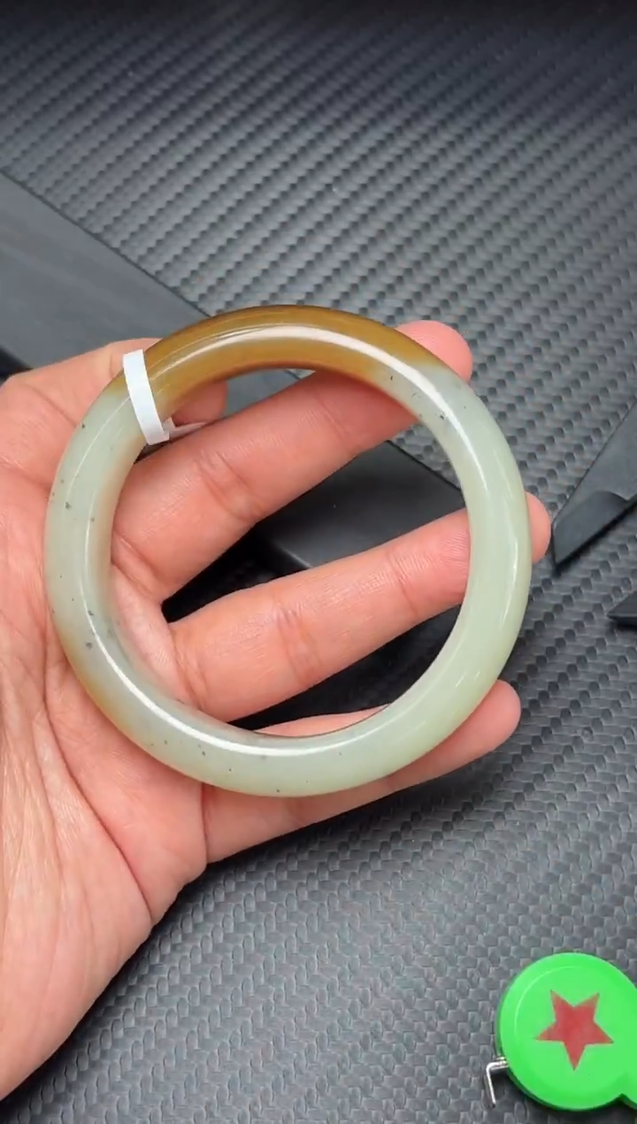 未镶嵌手镯和田玉且末近2矿微色差56Mm