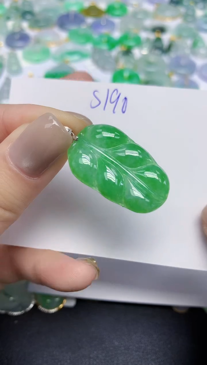 颈饰18K金镶嵌翡翠天然缅甸翡翠A货翡翠百元以上9元证书费自理