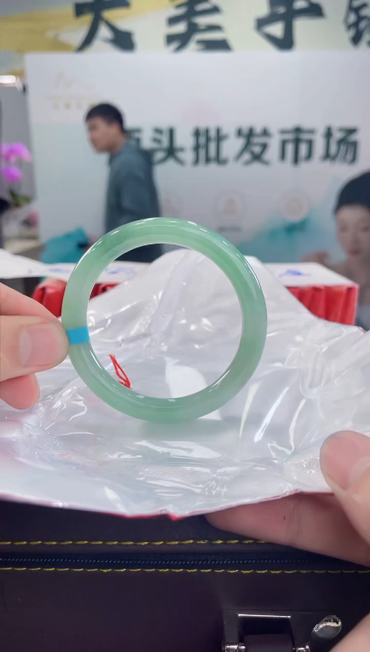 【闪购商品】翡翠手镯未镶嵌手镯
