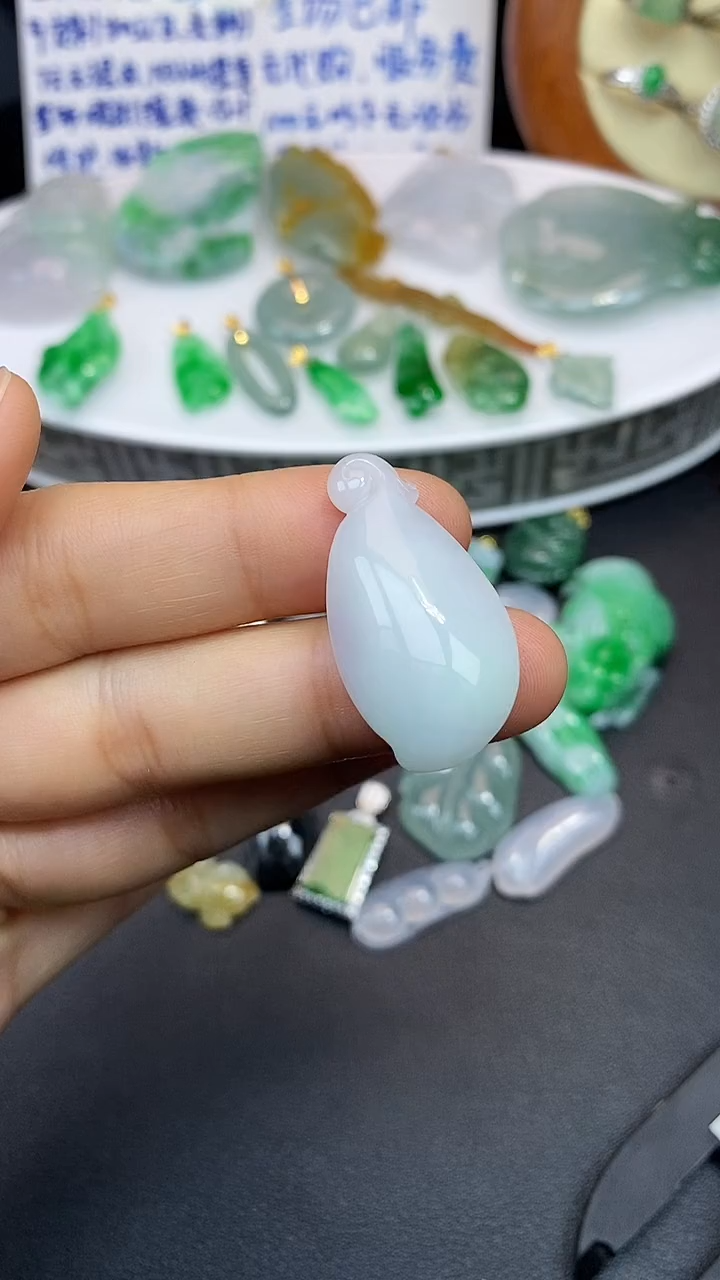 颈饰未镶嵌翡翠吊坠