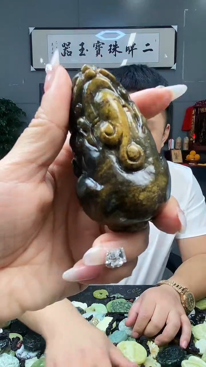 未镶嵌蛇纹石玉其他天然岫玉（多样性发其中之一）