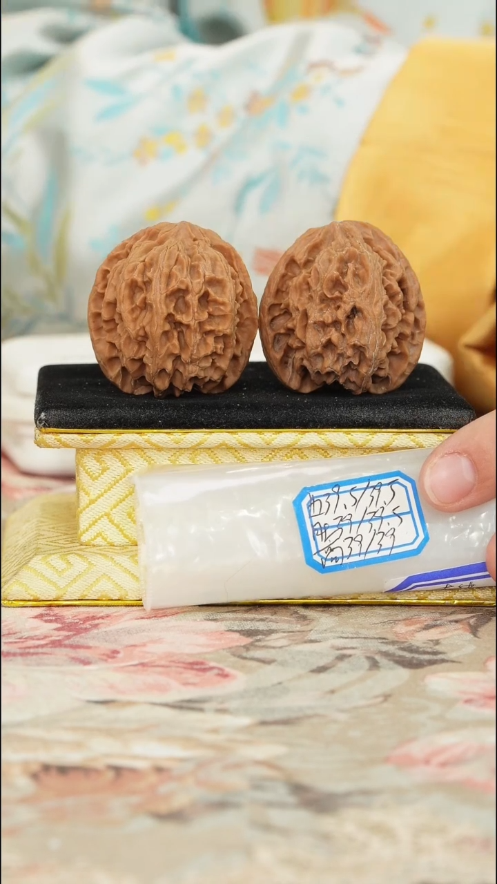 【闪购商品】文玩核桃把件苹果园有虫眼