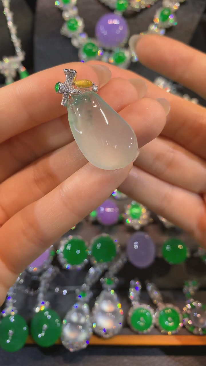 【闪购商品】翡翠吊坠(不含链)18K金镶嵌吊坠