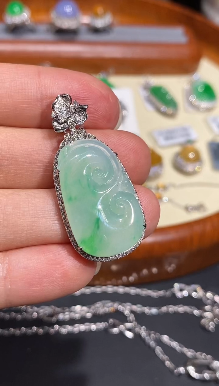 【闪购商品】翡翠颈饰18K金镶嵌吊坠