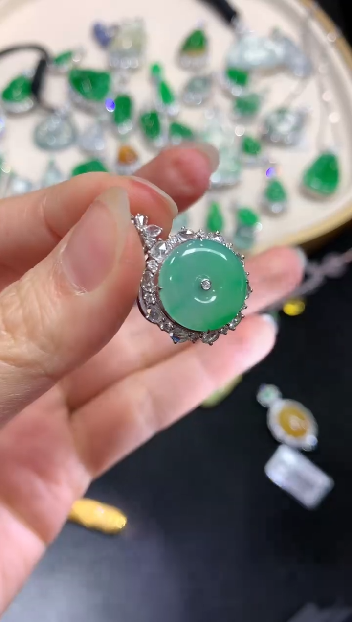 【闪购商品】翡翠吊坠(不含链)18K金镶嵌W592|15000
