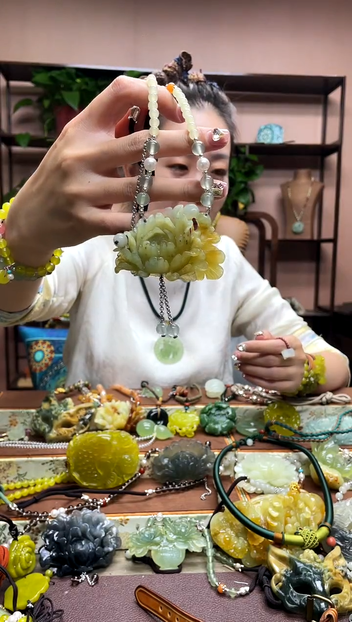 未镶嵌岫玉吊坠·