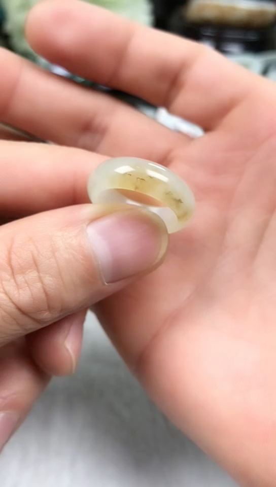 【闪购商品】和田玉吊坠(赠链)未镶嵌[17mm]