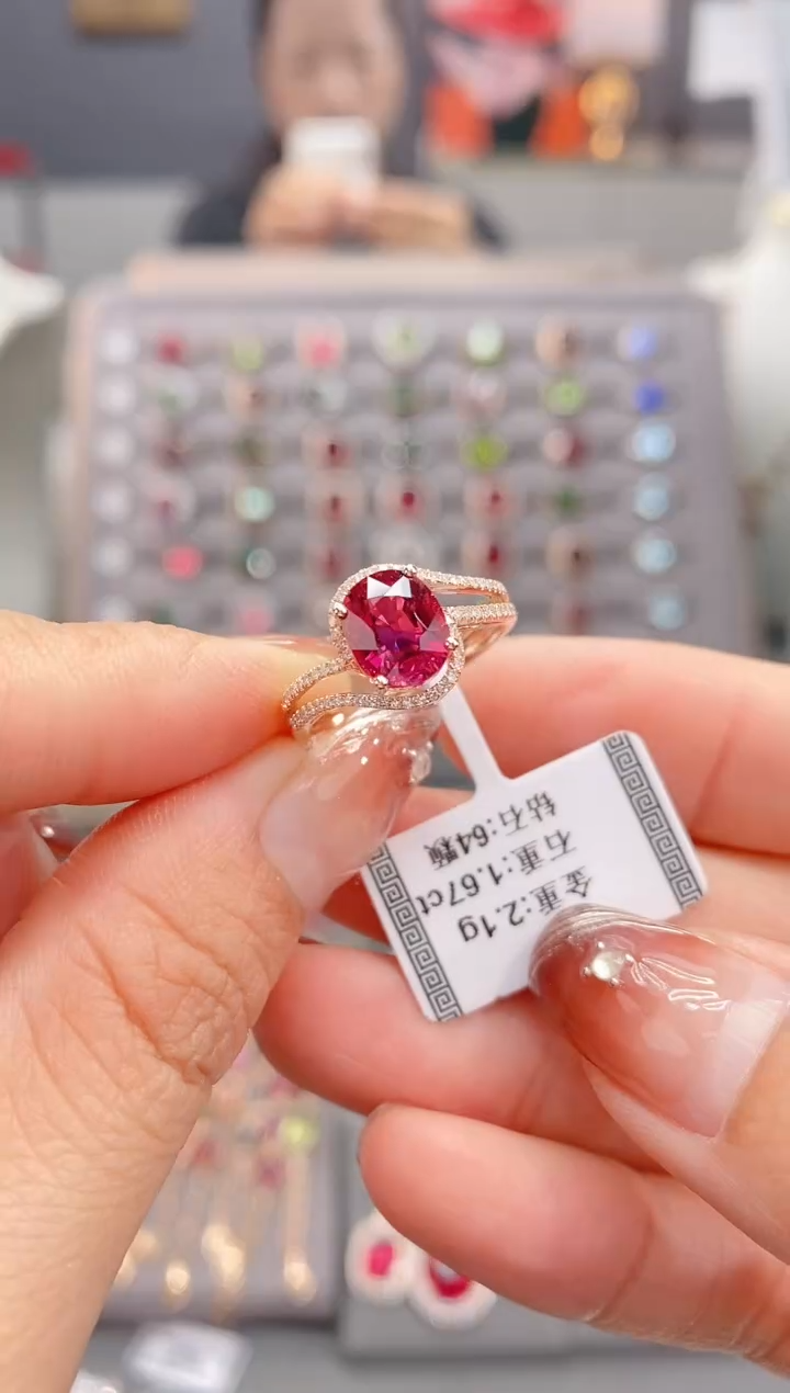 18K金镶嵌戒指碧玺1.67