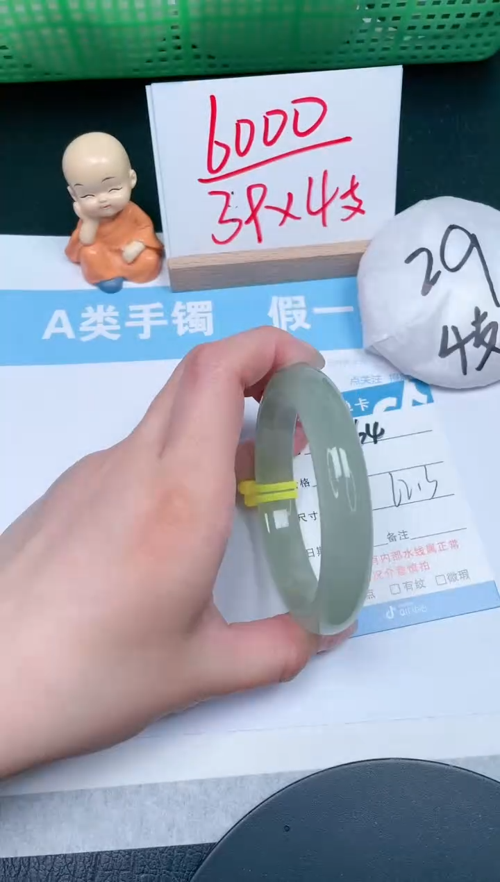 【闪购商品】石英质玉手镯未镶嵌64-62.3