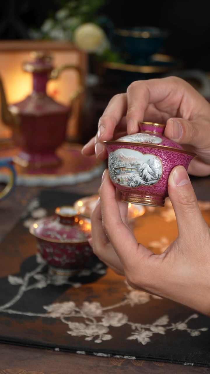 丰瑶陶瓷胭脂红扒花雪景描金两才盖碗