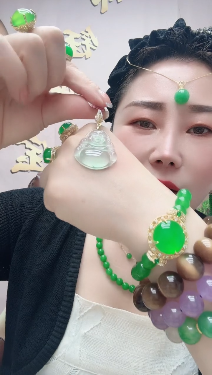 翡翠14K金镶嵌颈饰冰种佛公