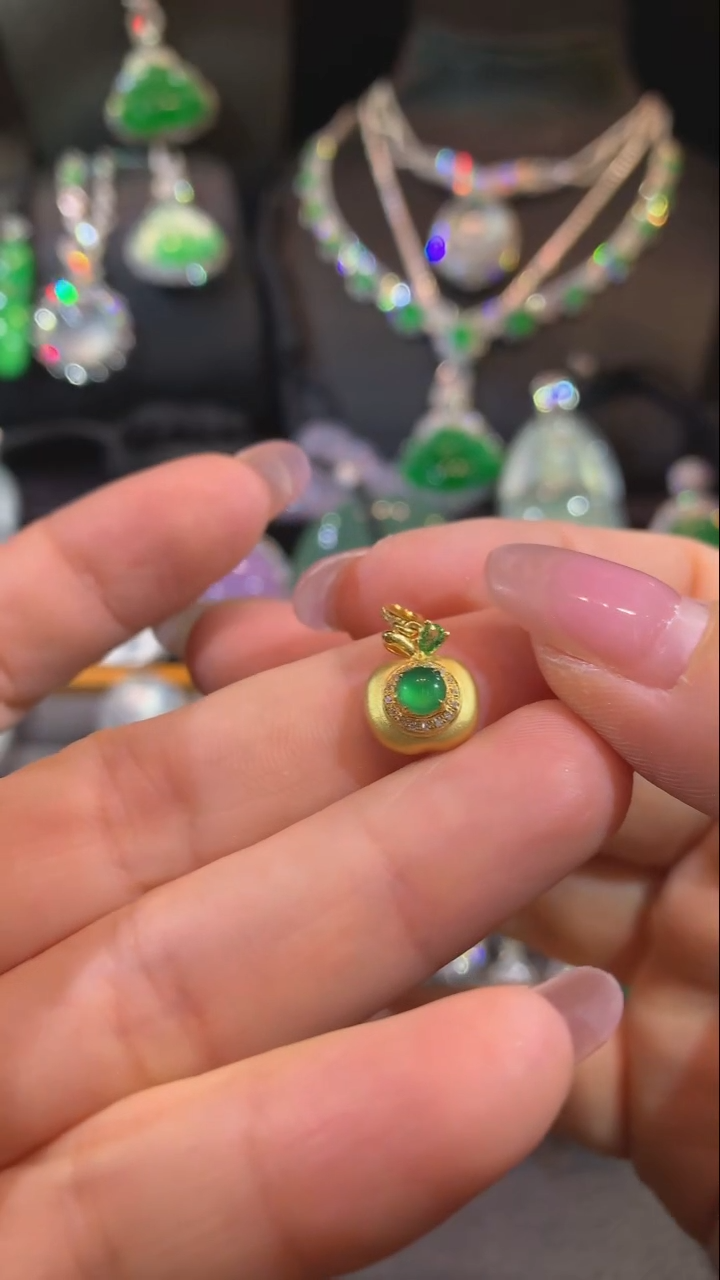 吊坠(不含链)18K金镶嵌翡翠吊坠