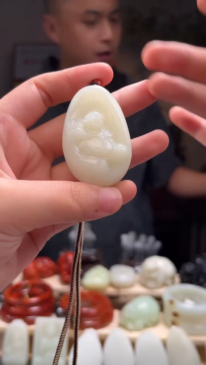 和田玉未镶嵌颈饰吊坠