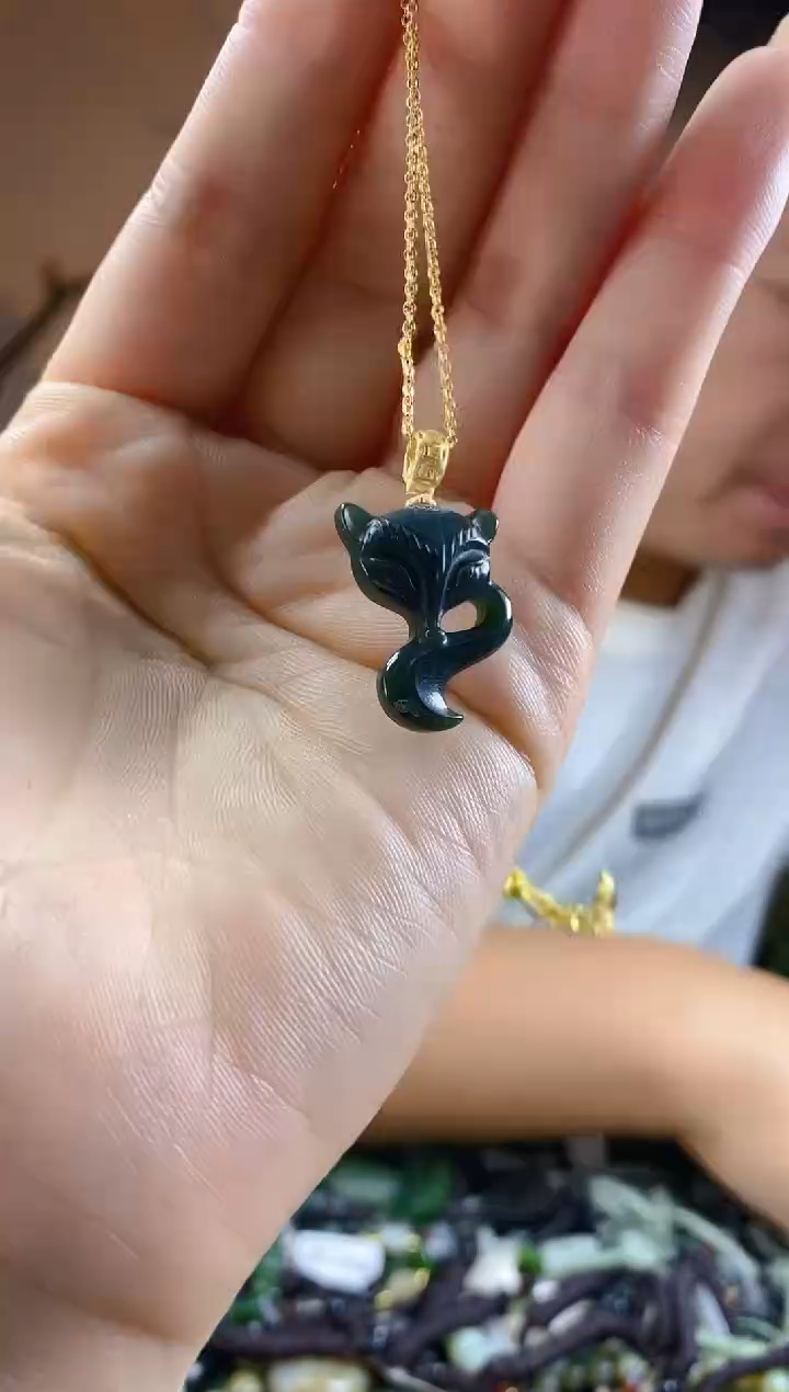 和田玉未镶嵌颈饰多样性发其一