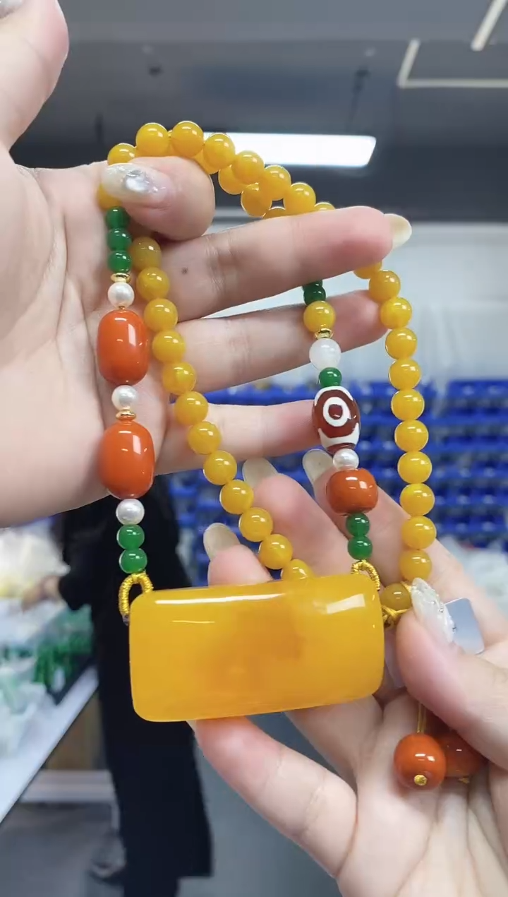【闪购商品】蜜蜡裸石未镶嵌多样性发其一颜色微差