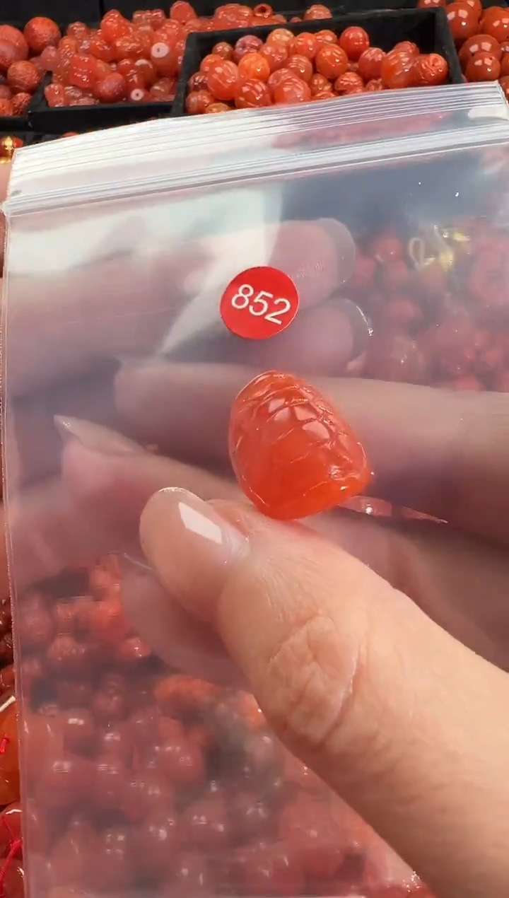 颈饰未镶嵌南红玛瑙1