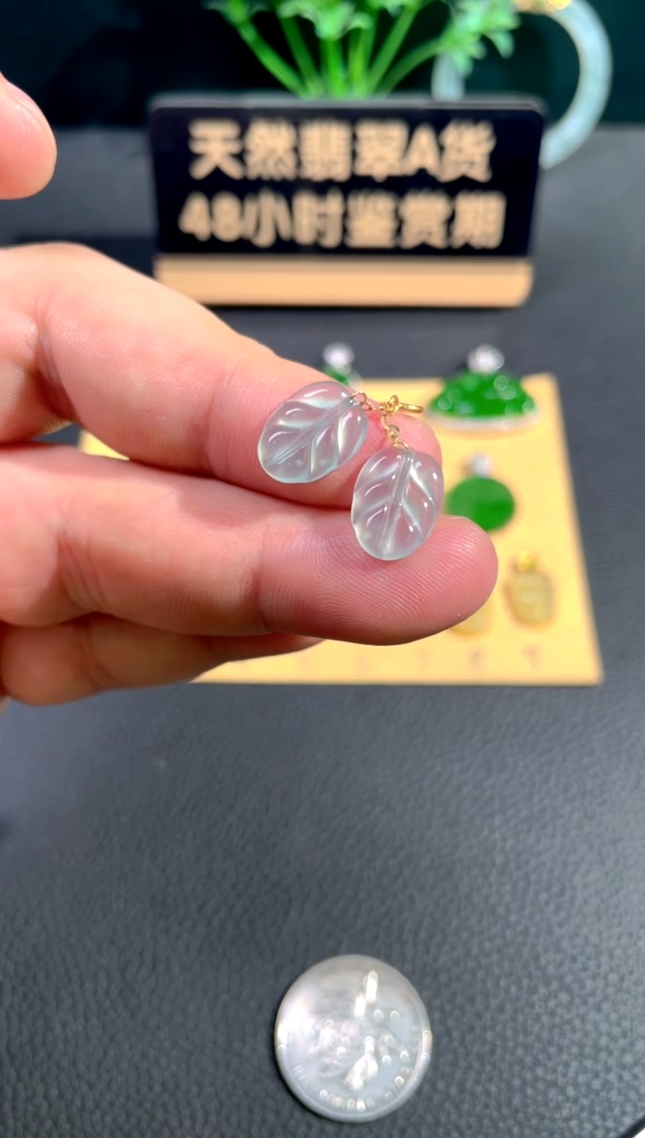 颈饰18K金镶嵌翡翠翡翠