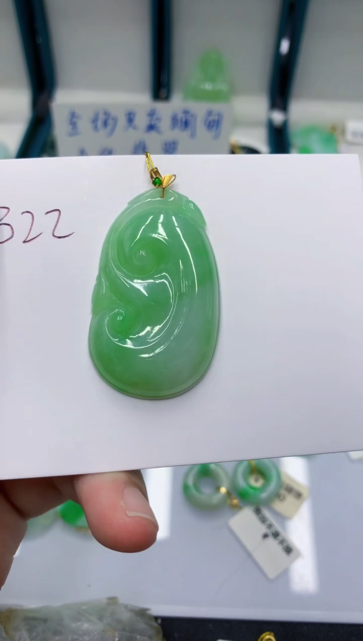 颈饰18K金镶嵌翡翠1