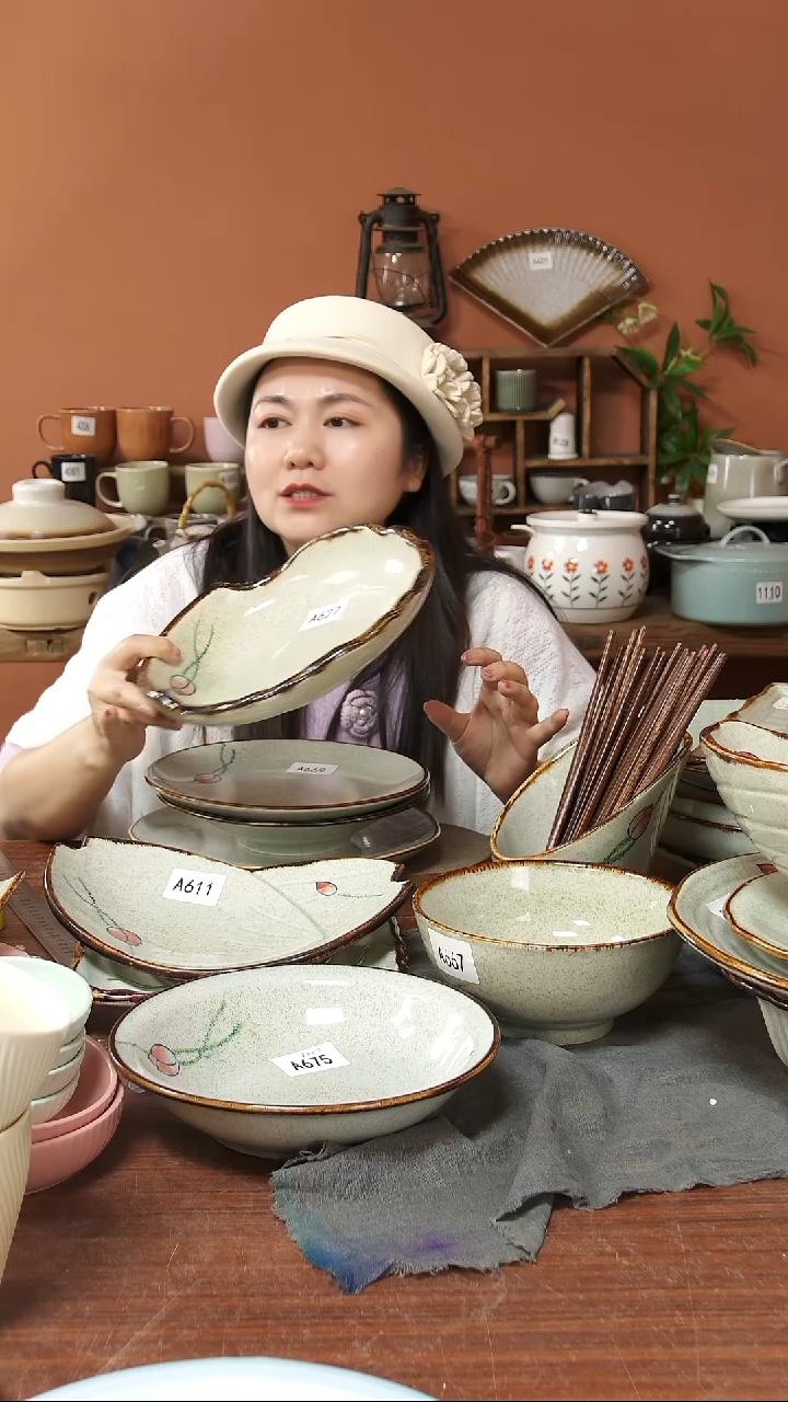 陶瓷A627陶瓷荷花碗一个微瑕25*6*4可能微