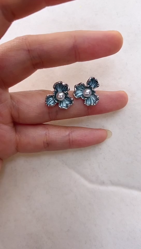 【闪购商品】淡水珍珠耳饰合金银色三叶