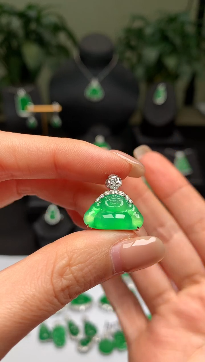 颈饰18K金镶嵌翡翠佛公