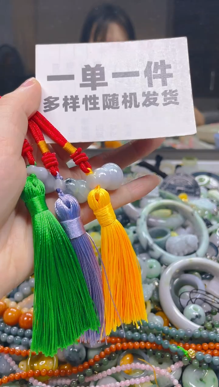 翡翠未镶嵌颈饰一单一个多样性随机发一件