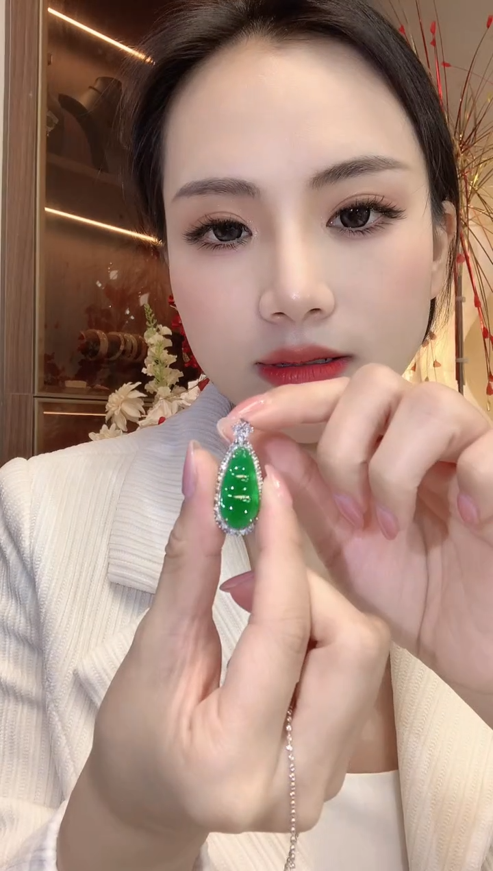 【闪购商品】翡翠吊坠(不含链)18K金镶嵌C23