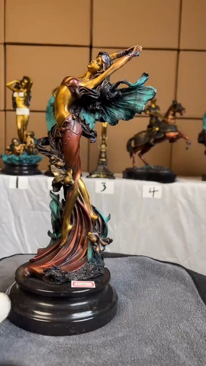 精铜材质精美雕塑