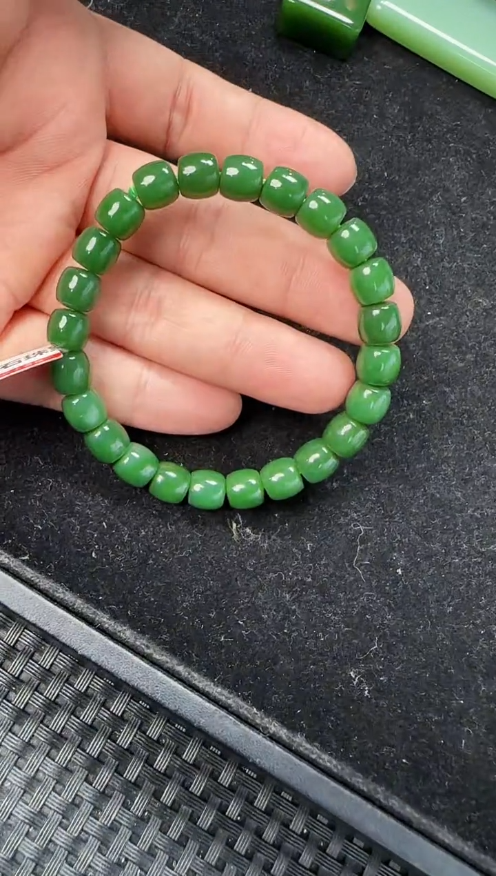 手串未镶嵌和田玉卡7*8左右