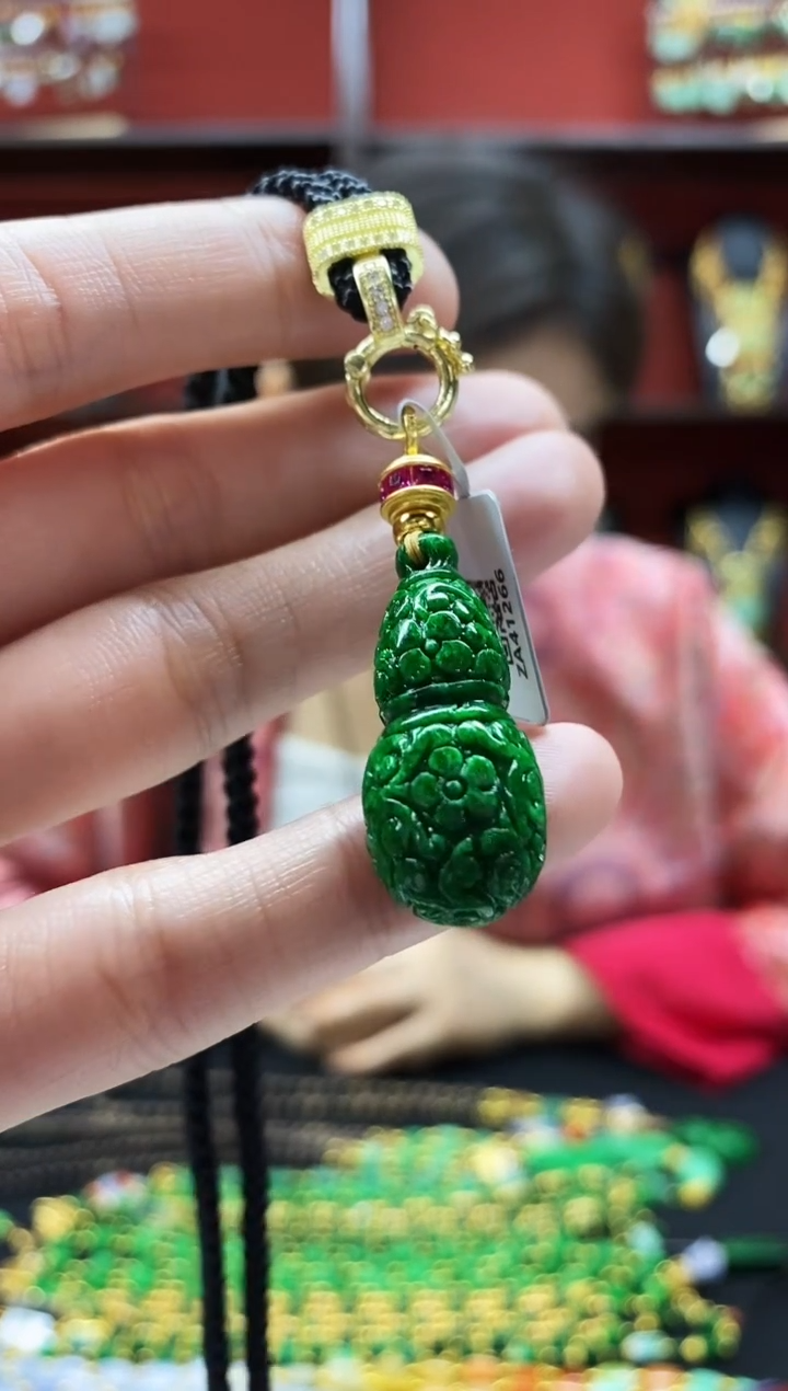 颈饰未镶嵌翡翠吊坠