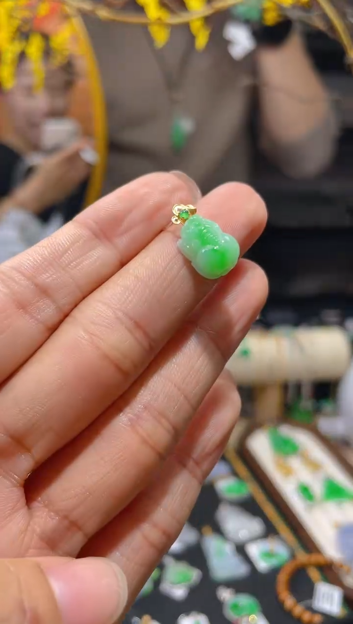 【闪购商品】翡翠颈饰18K金镶嵌假一赔三