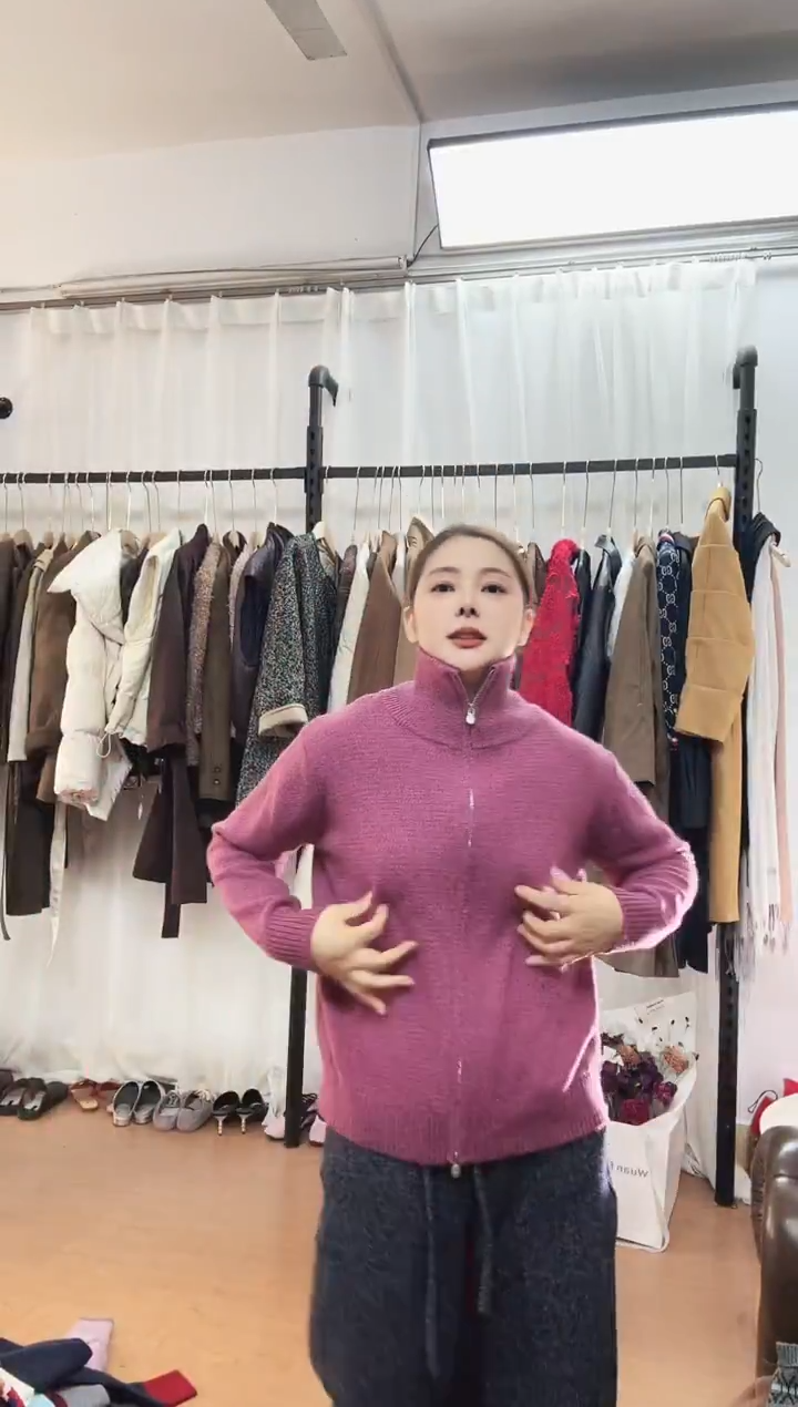 鸡蛋粉色拉链开衫毛衣