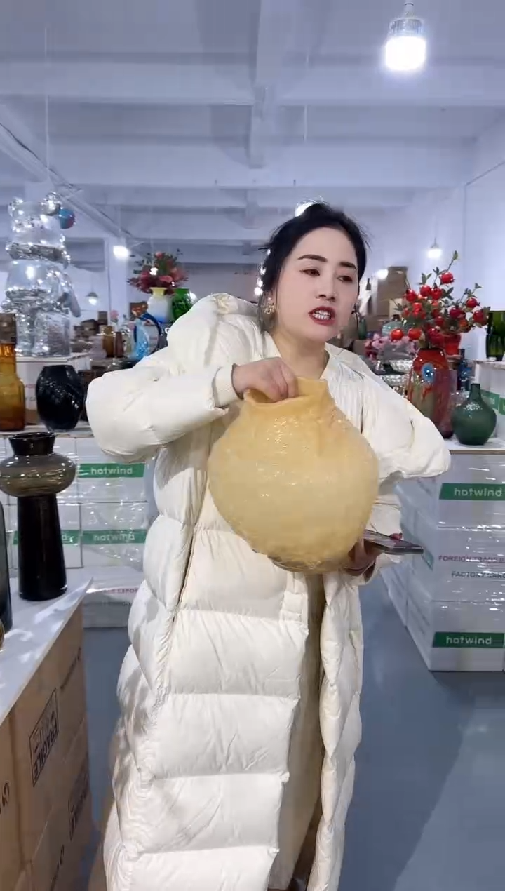 【闪购商品】玻璃安琪花瓶微瑕-D8ZN