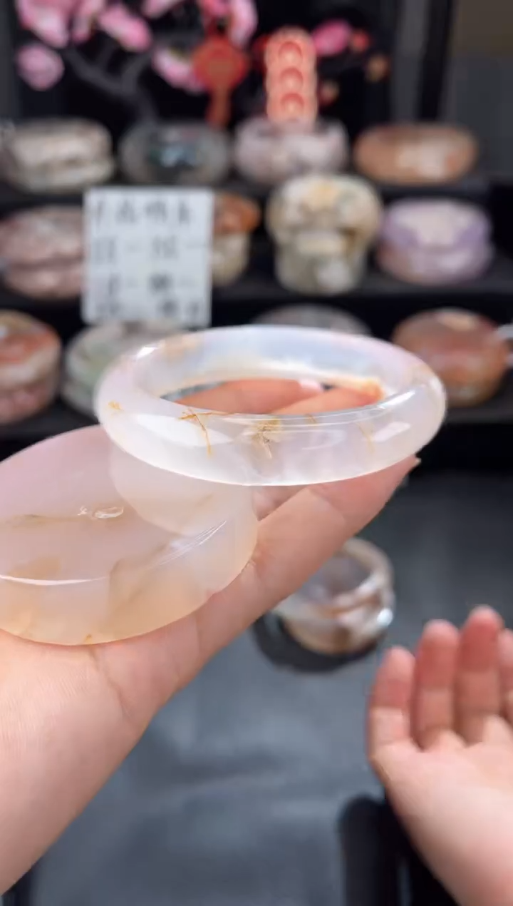 【闪购商品】石英质玉手镯未镶嵌56