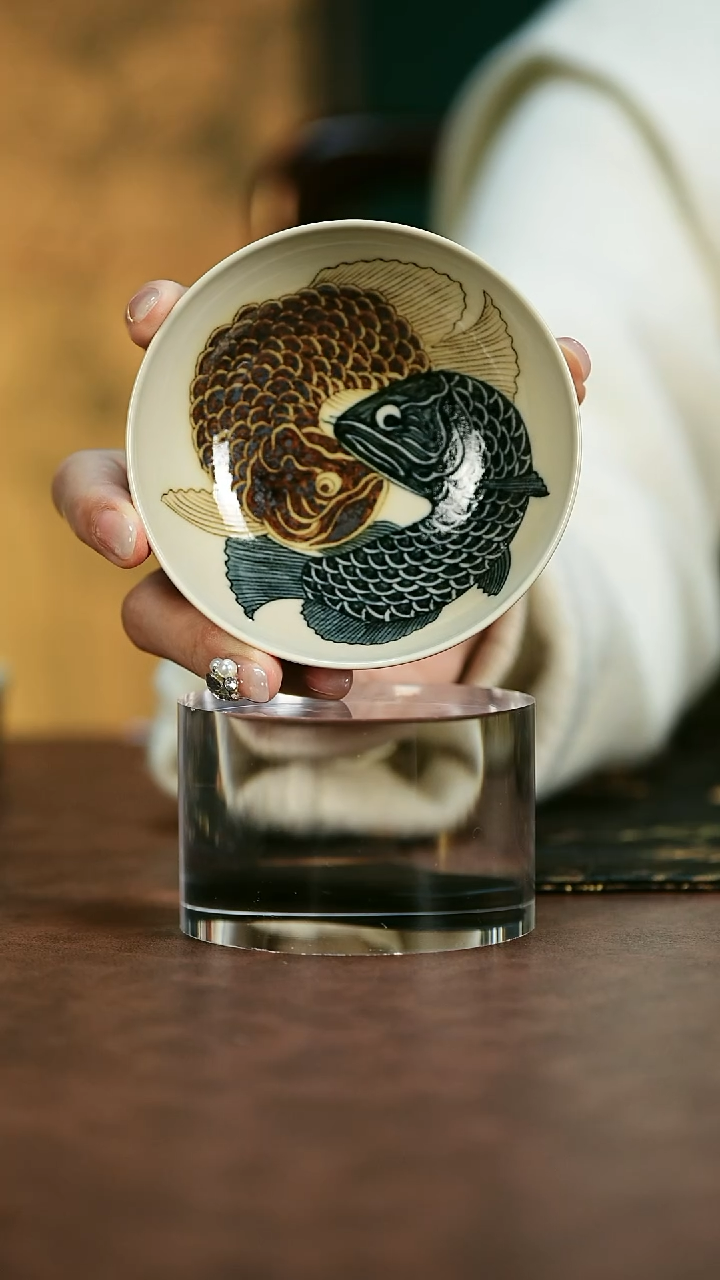 【闪购商品】《渐升堂》釉里金  双鱼普洱杯