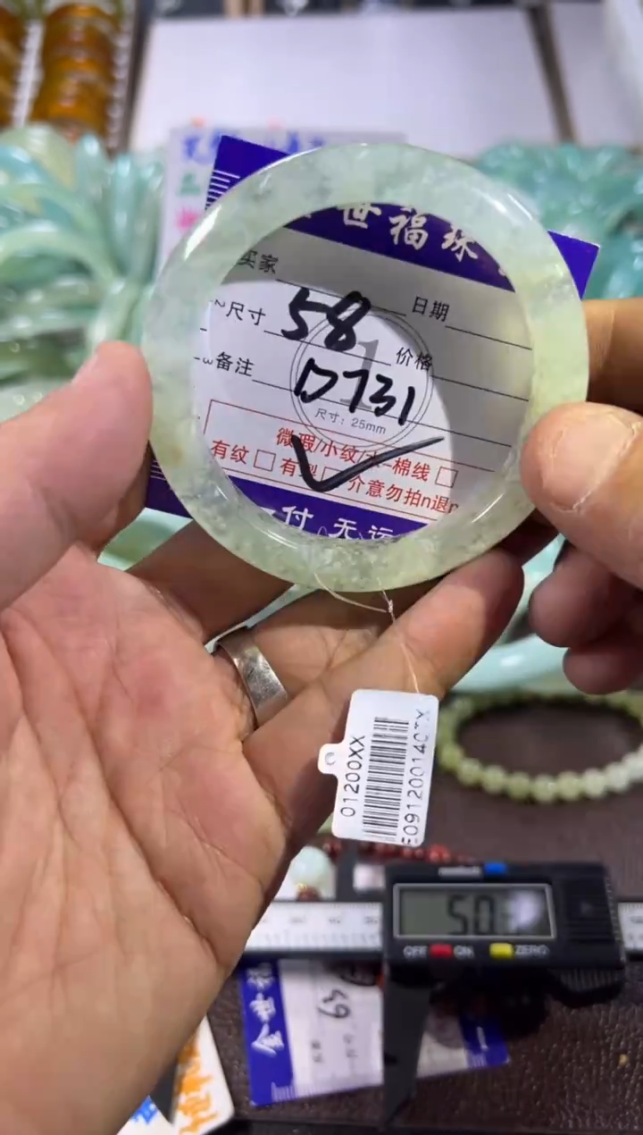 未镶嵌蛇纹石玉手镯1