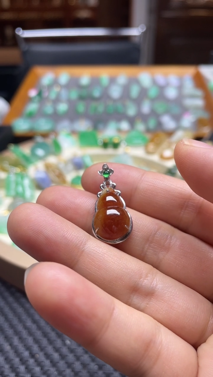 【闪购商品】翡翠颈饰18K金镶嵌葫芦