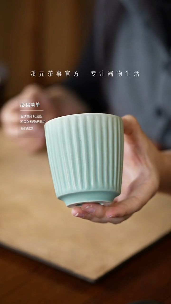 绿色 单只手握杯~