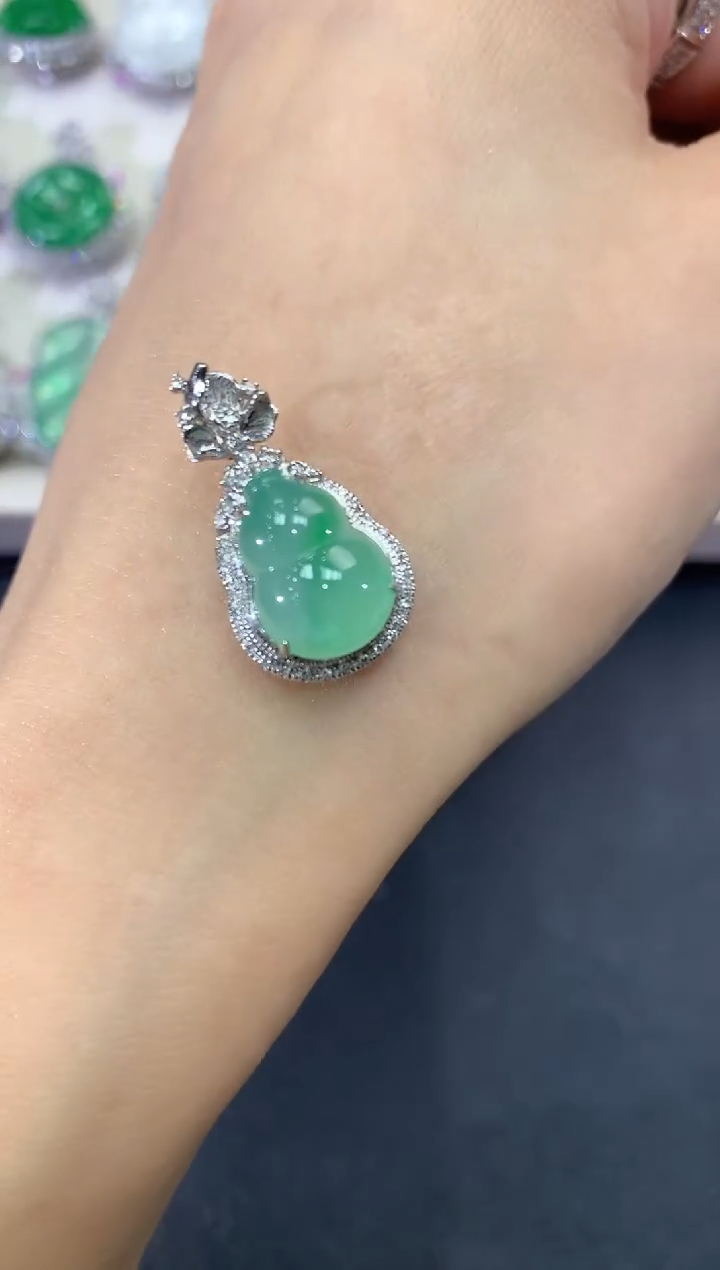 【闪购商品】翡翠吊坠(不含链)18K金镶嵌q11        