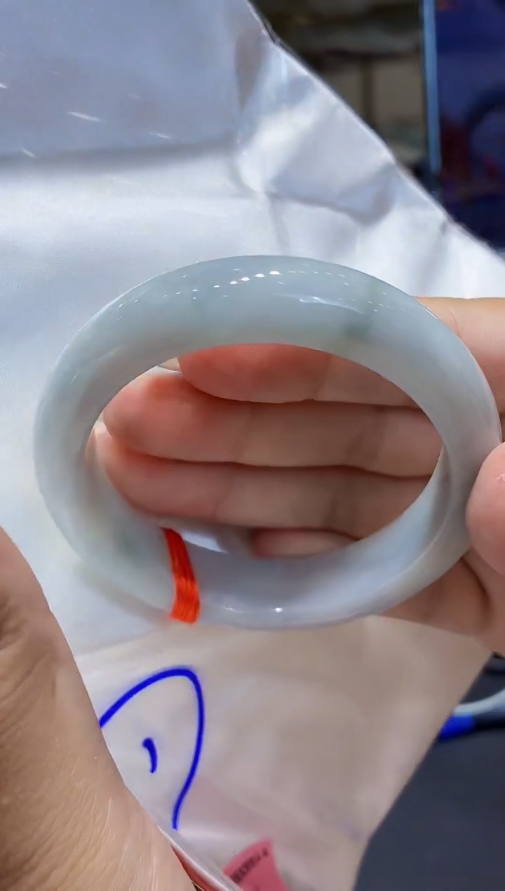 翡翠手镯未镶嵌翡翠手镯