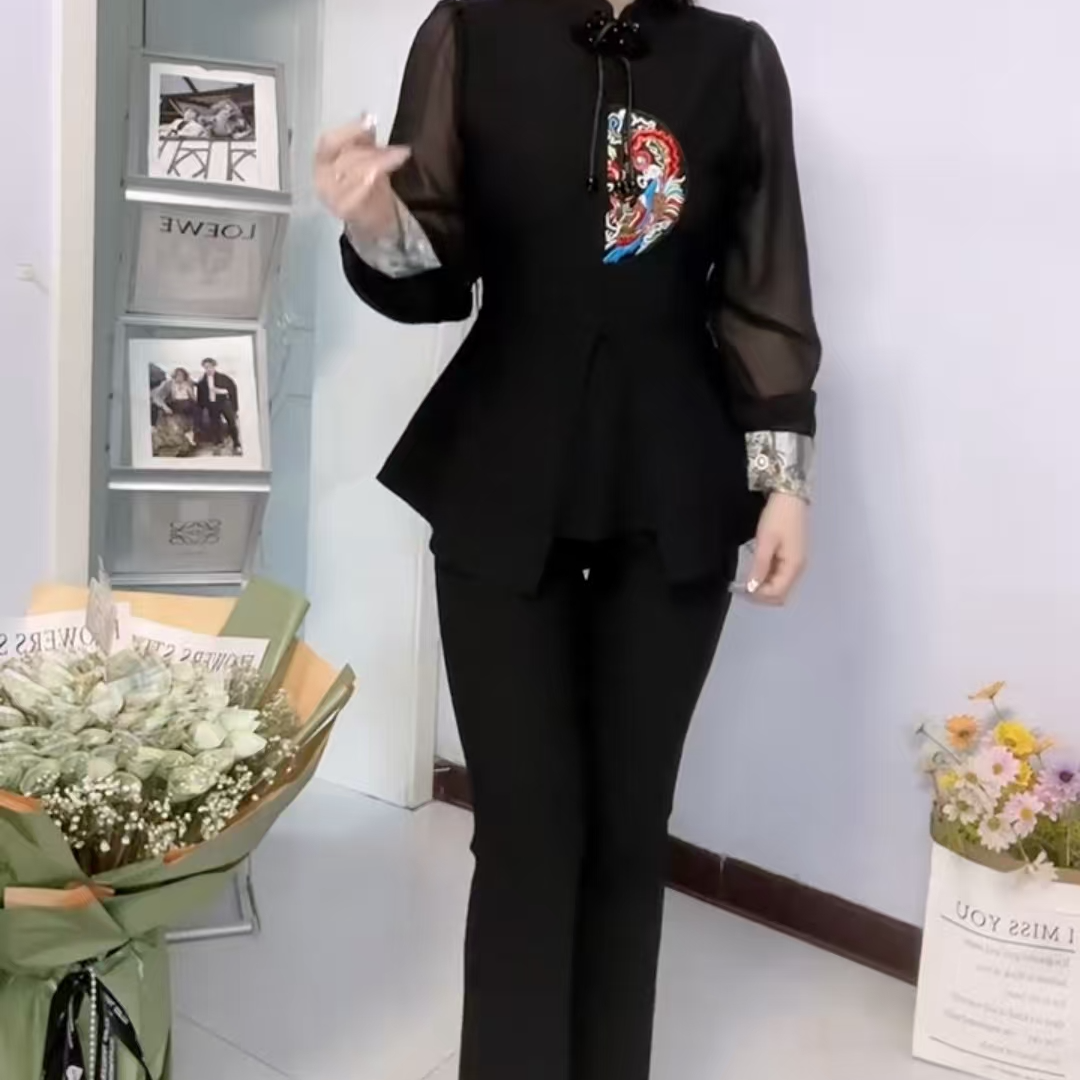 2025春季新款时尚气质百搭显瘦洋气上衣+微喇叭裤女装两件套