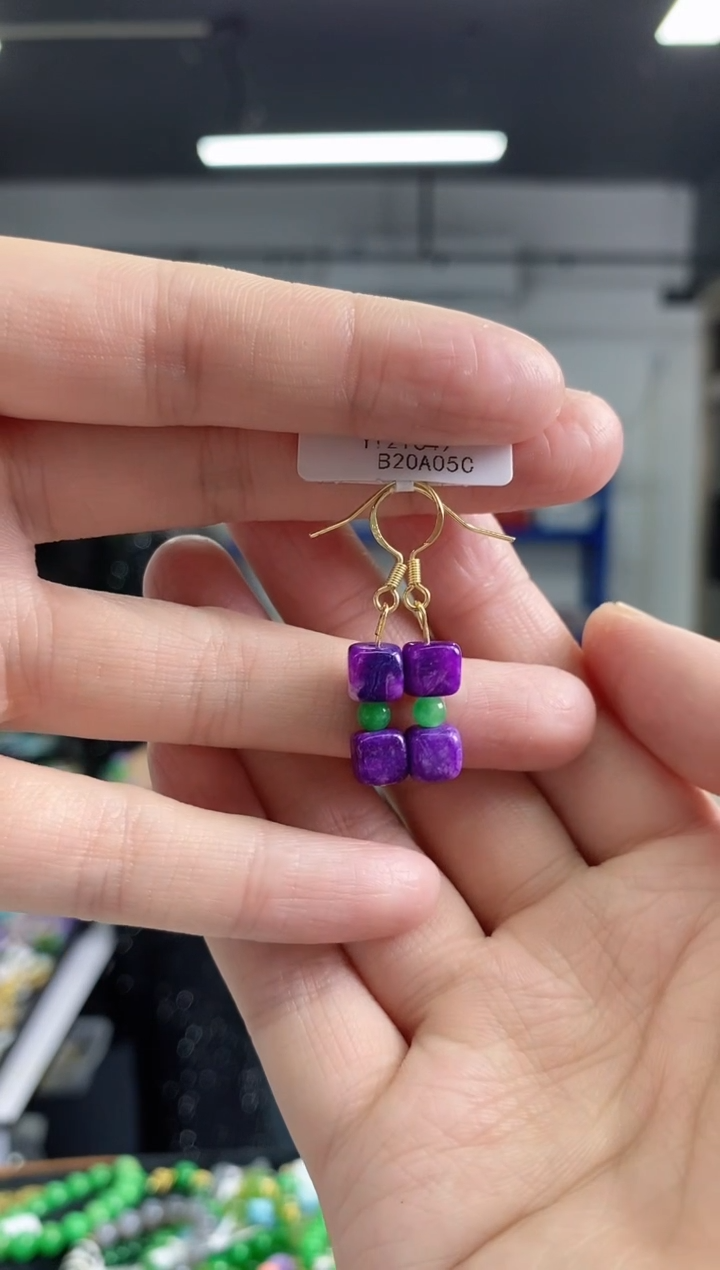 苏纪石（舒俱来）未镶嵌耳钉多样性发其一颜色微差