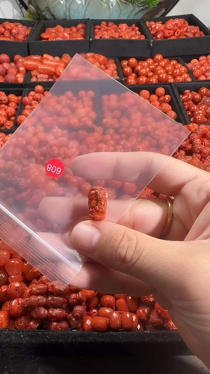 颈饰未镶嵌南红玛瑙1