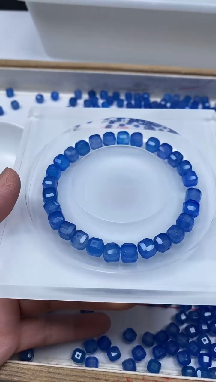 玛瑙/玉髓散珠未镶嵌B1289 宝蓝方糖7mm10颗9.9元