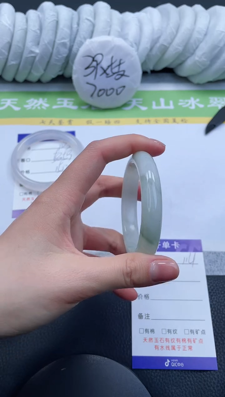 【闪购商品】石英质玉手镯未镶嵌A114-52+