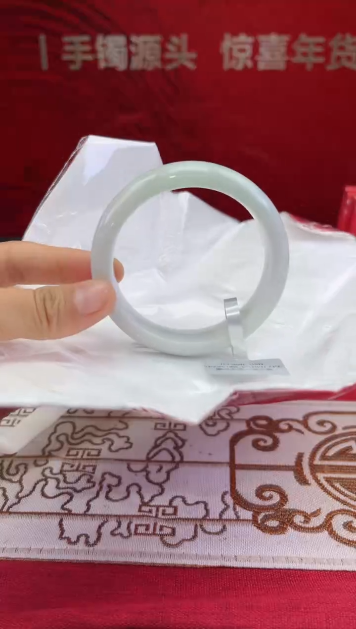 【闪购商品】翡翠手镯未镶嵌6翡翠手镯(微瑕）